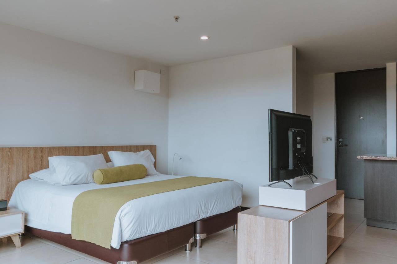 Travelers Rio Verde Living Suites Rionegro Exterior photo