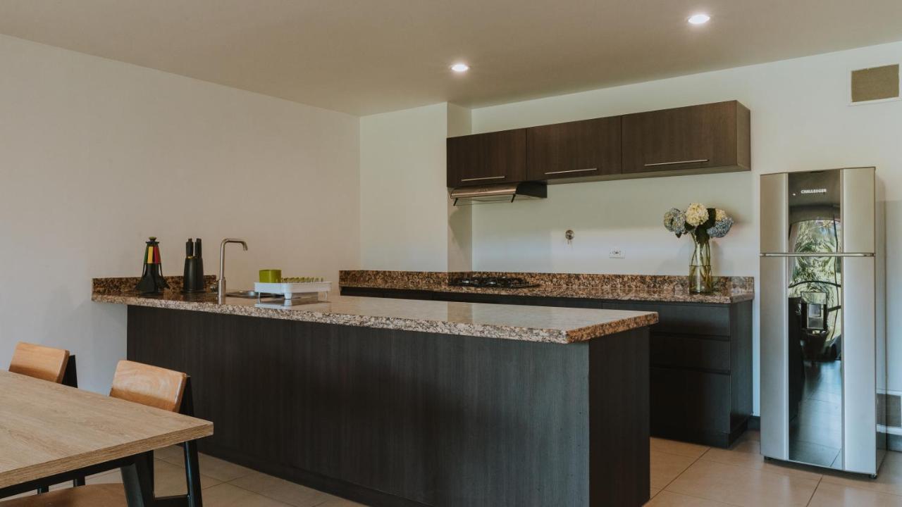 Travelers Rio Verde Living Suites Rionegro Exterior photo