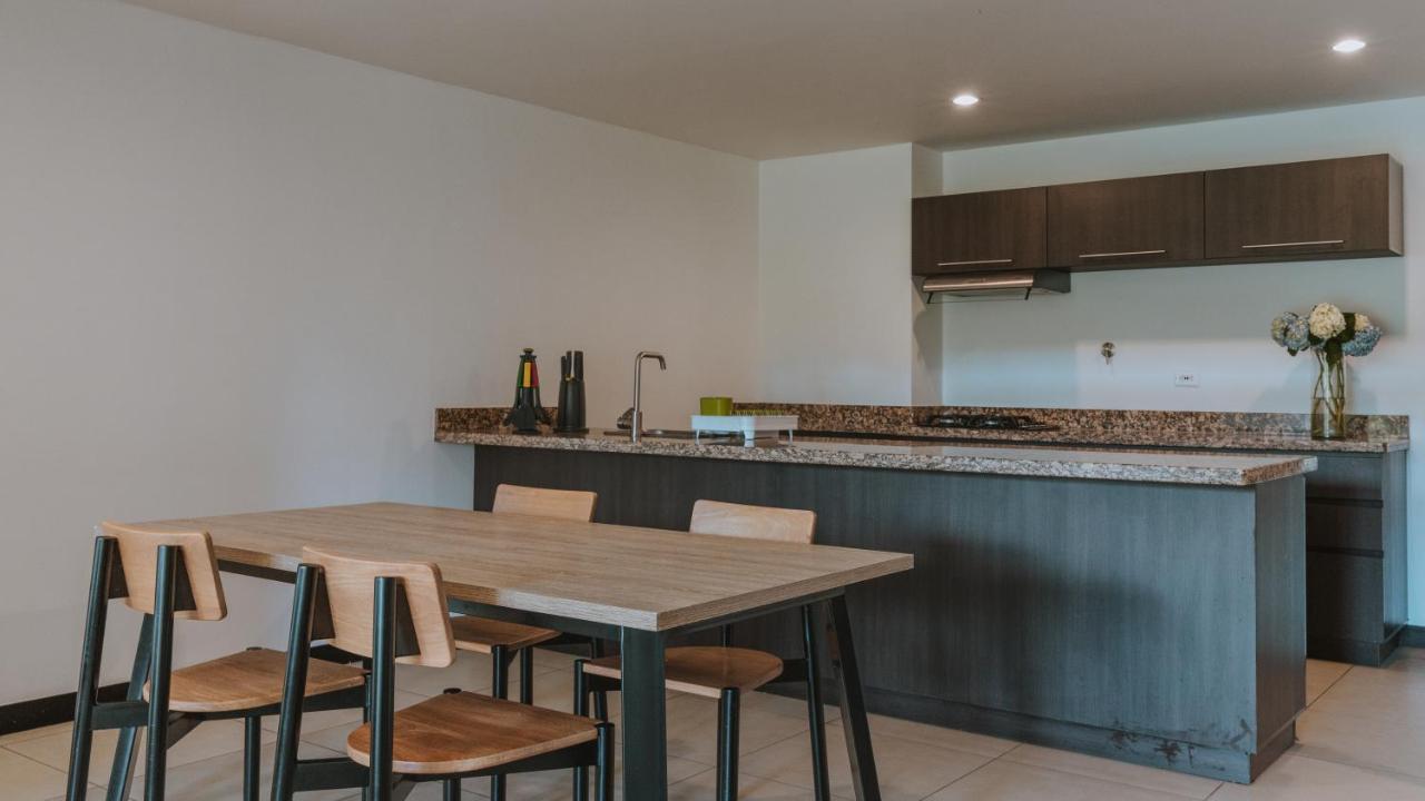 Travelers Rio Verde Living Suites Rionegro Exterior photo