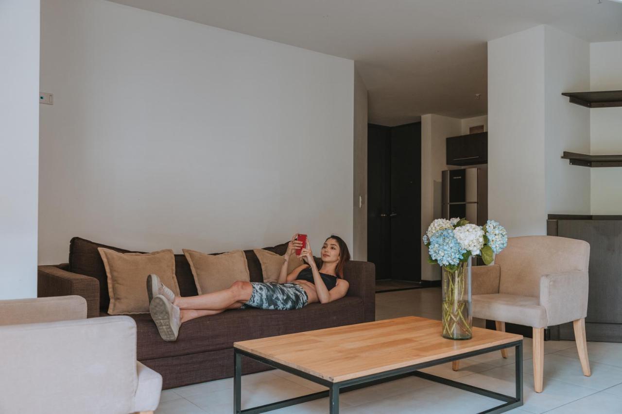 Travelers Rio Verde Living Suites Rionegro Exterior photo