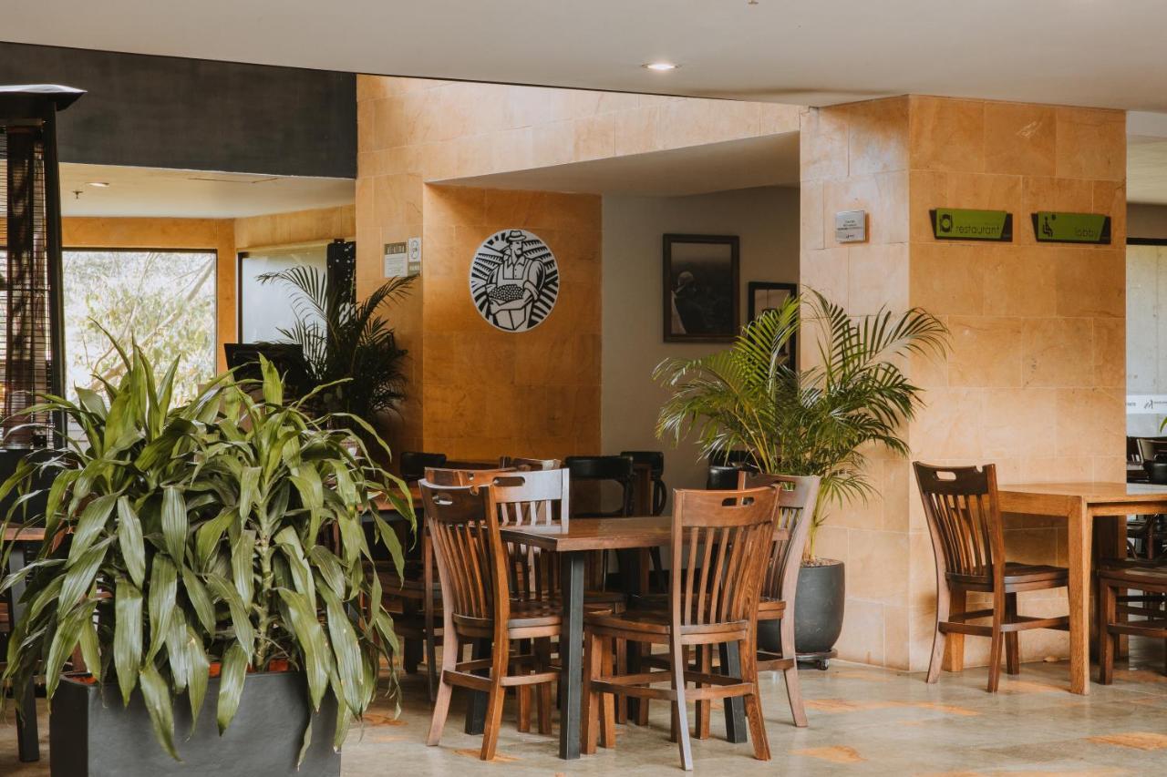 Travelers Rio Verde Living Suites Rionegro Exterior photo