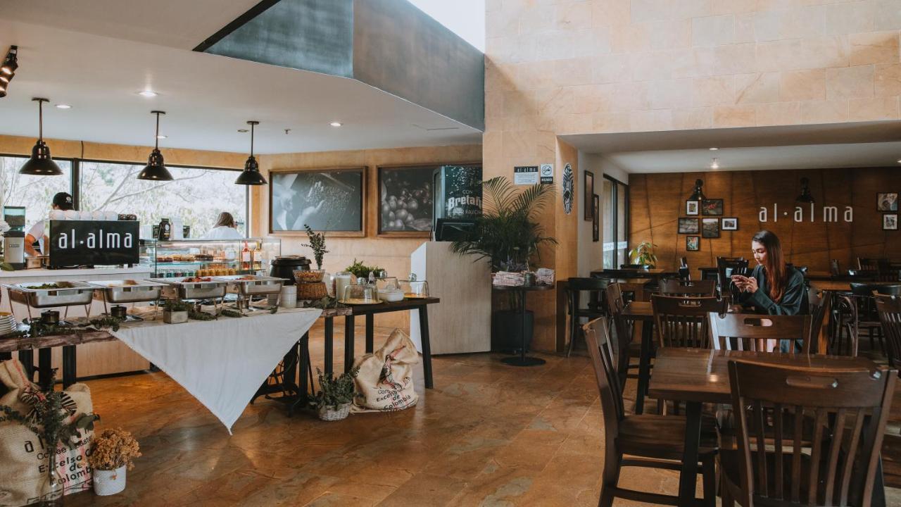 Travelers Rio Verde Living Suites Rionegro Exterior photo