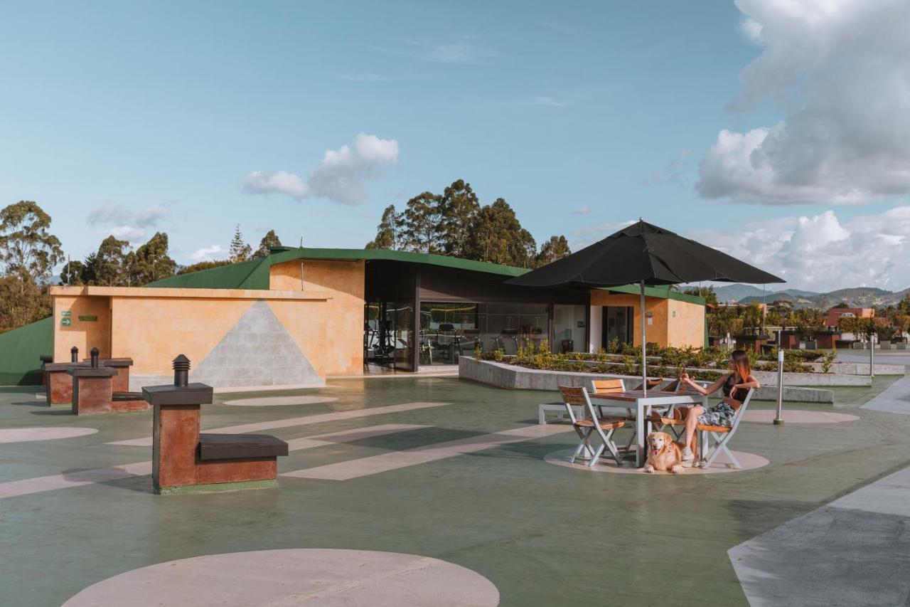 Travelers Rio Verde Living Suites Rionegro Exterior photo